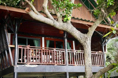 DELUXE AIR CON BUNGALOW ON THE ROCKS #38 — Mai Pen Rai Bungalows