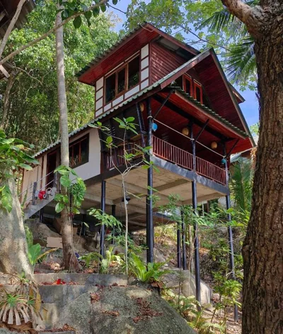 ROCKS CABIN SECOND ROW ON THE ROCKS — Mai Pen Rai Bungalows